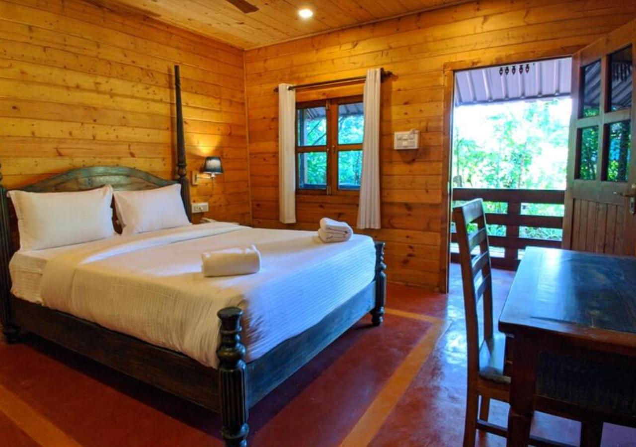 Lotus Feet Beach Resort Morjim Exterior foto