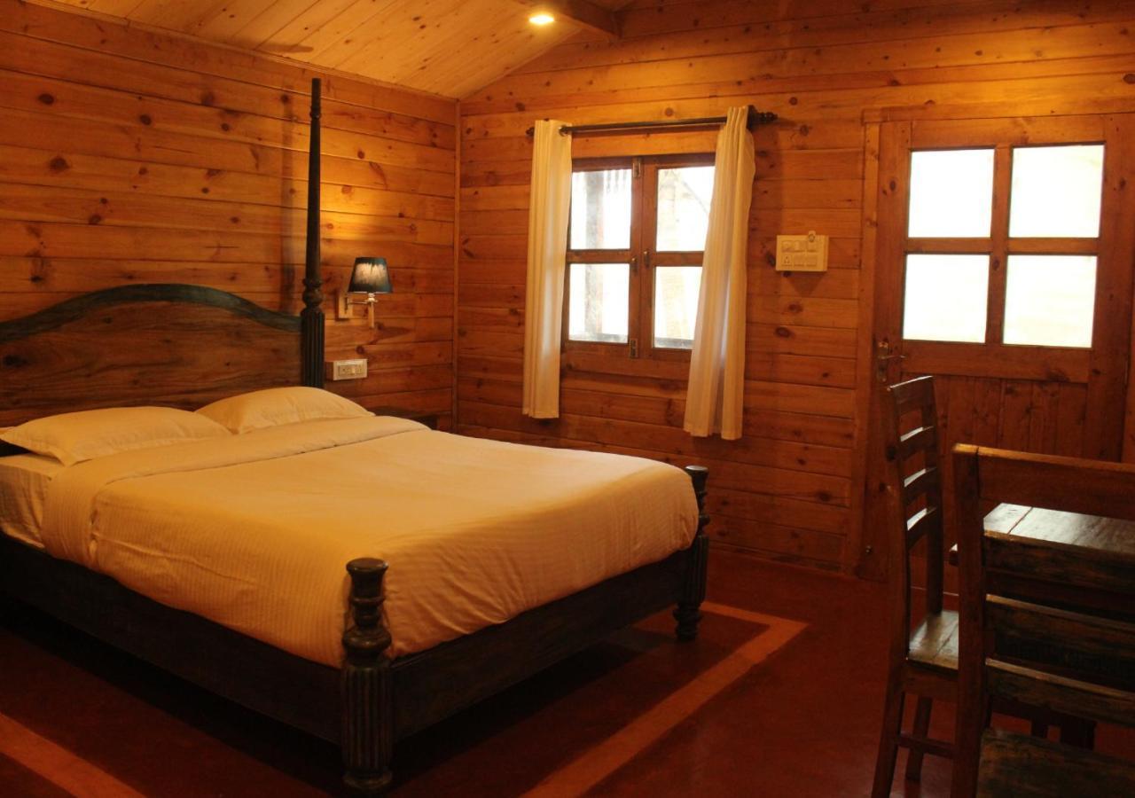 Lotus Feet Beach Resort Morjim Exterior foto