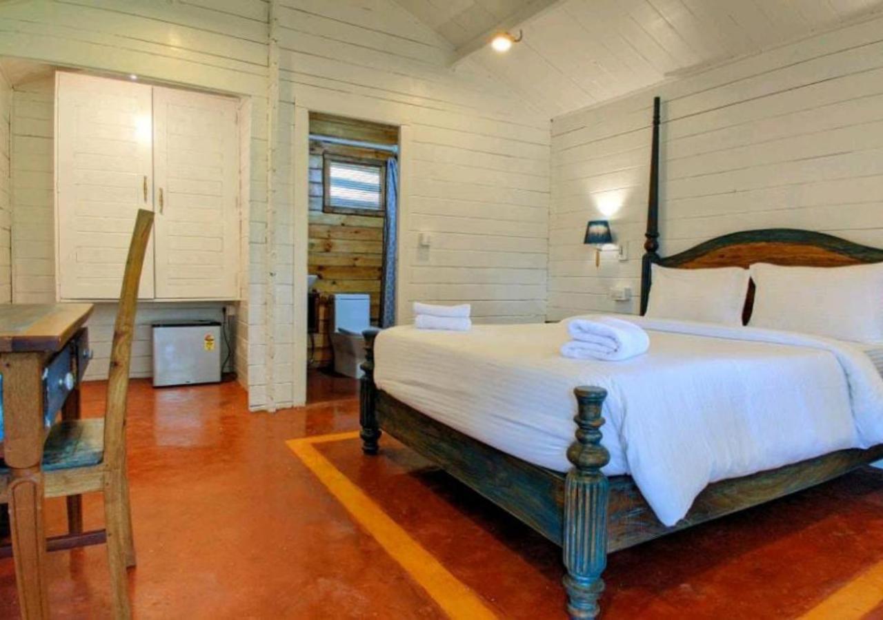 Lotus Feet Beach Resort Morjim Exterior foto